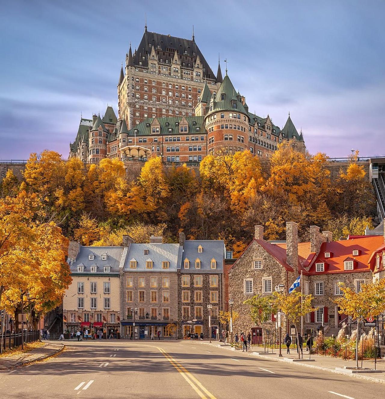 Initial - James Bond 007 - Centre Ville De Quebec Bagian luar foto